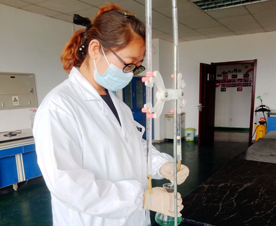 【集團(tuán)巾幗建功標(biāo)兵】呼和浩特鋁電公司  李東霞2_副本.jpg